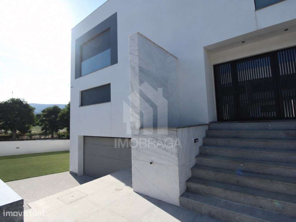 Moradia de Gaveto T3 Nova com 3 Suites | Pronta a Habitar | S. Pedr...-0