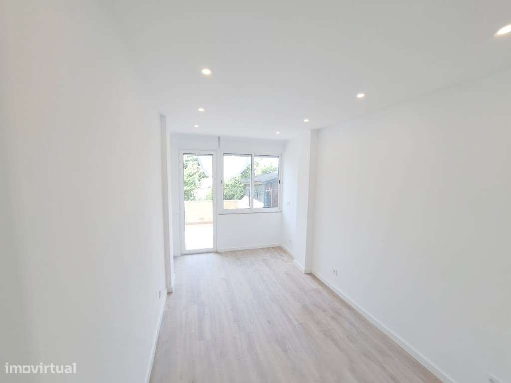 Apartamento T2 com pátio para venda em Algueirão-Mem Martins - Sint...-7