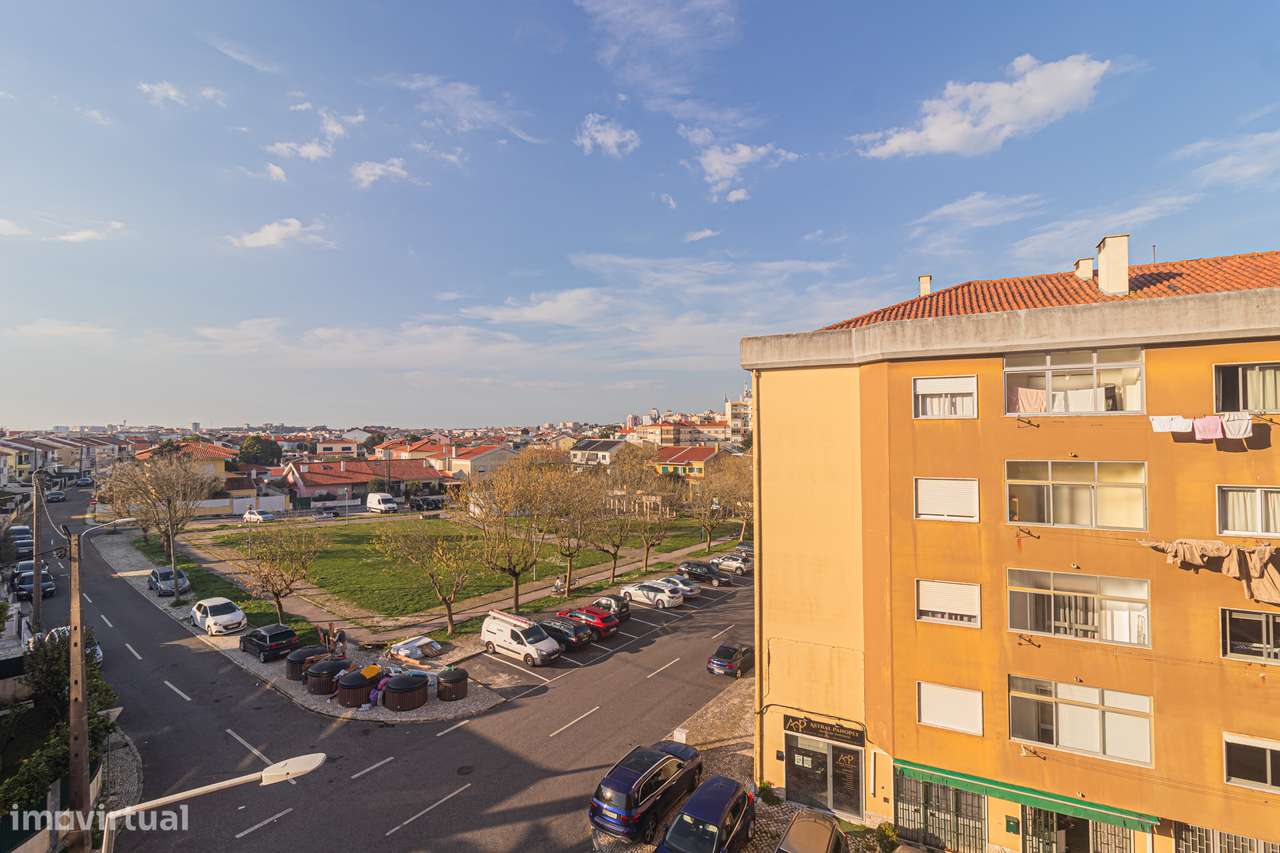 Apartamento T2 com elevador e varanda vista serra Sintra, em Rio Mouro-23