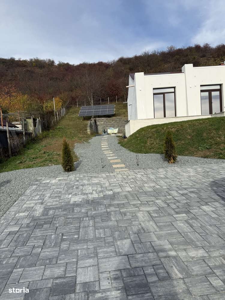 Casă modernă cu priveliște superbă, în mijlocul naturii , teren 21arii-18