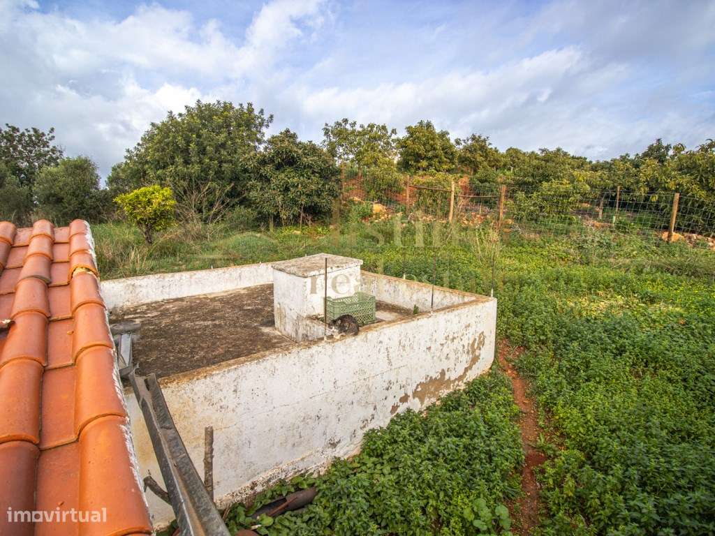Casa de campo térrea com a necessidade de algumas obras num terreno...-26