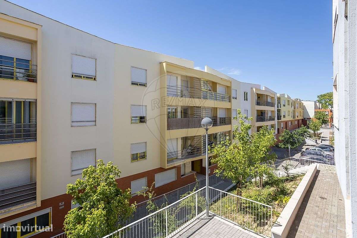 Apartamento T3 à venda em Camarate-23