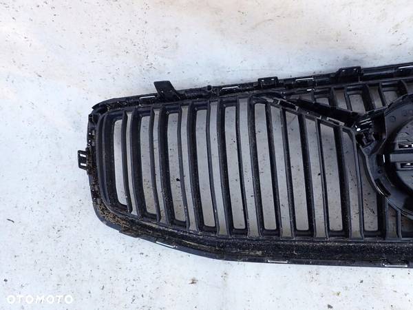 VOLVO V60 II 2 S60 III 3 18- GRILL ATRAPA - 9