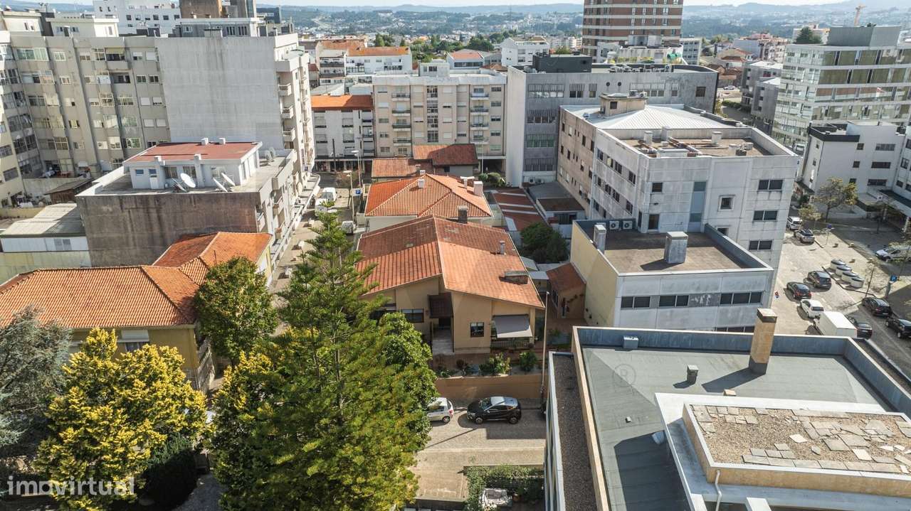 Moradia T3 no Centro da Maia –A 2 Min. do Metro Jardim, Garagem para 2-35
