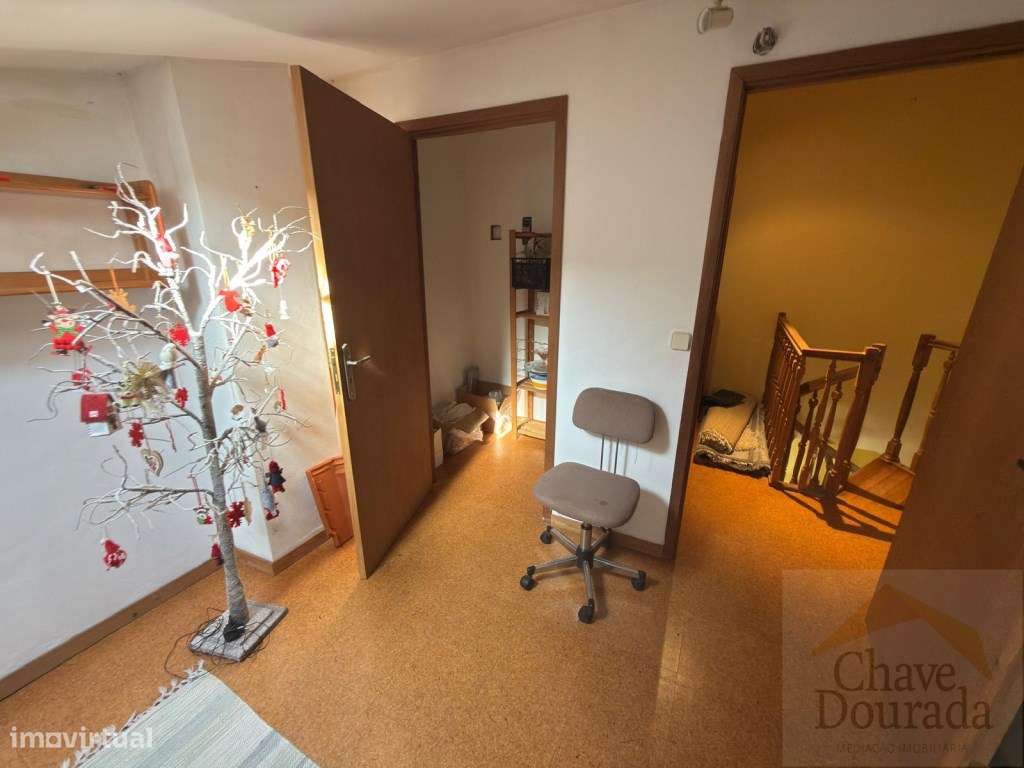 Apartamento T3+3 com garagem e sótão - São Martinho do Bispo-28