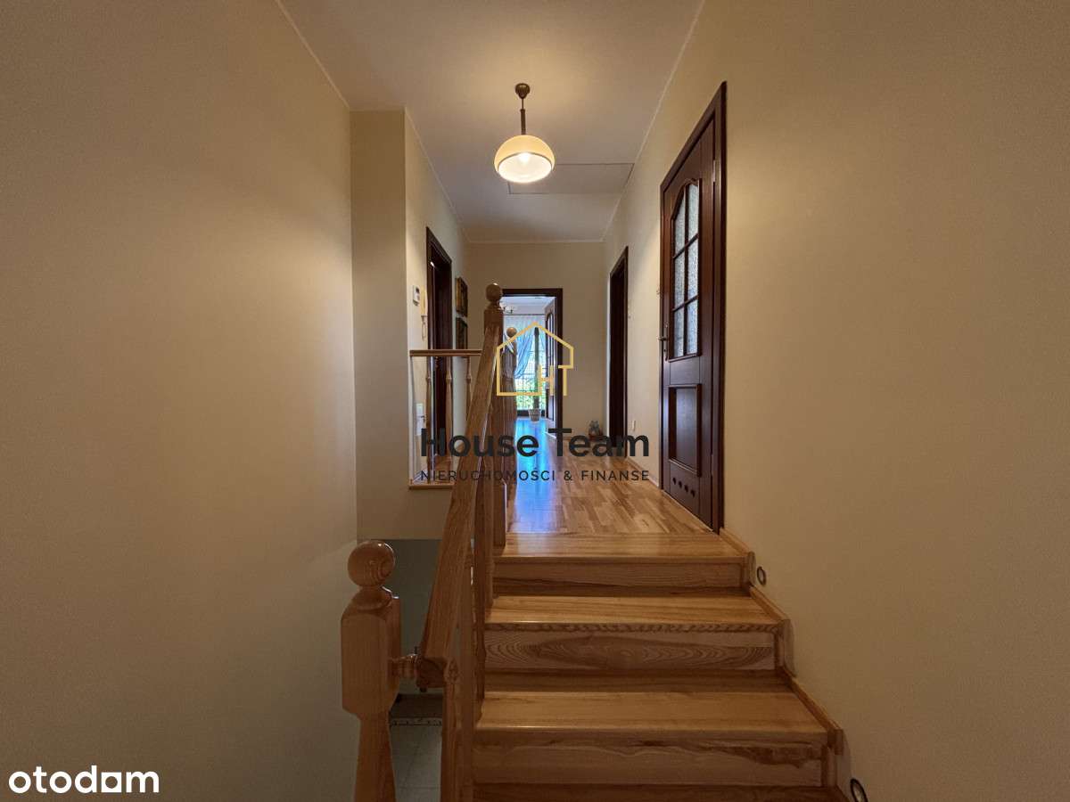 Klasyczny i stylowy dom - Niwy - 251 m2-11