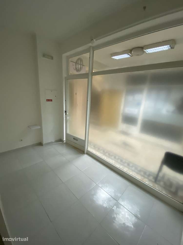 Loja para Arrendamento – Excelente Localização em Portimão - Grande imagem: 2/6