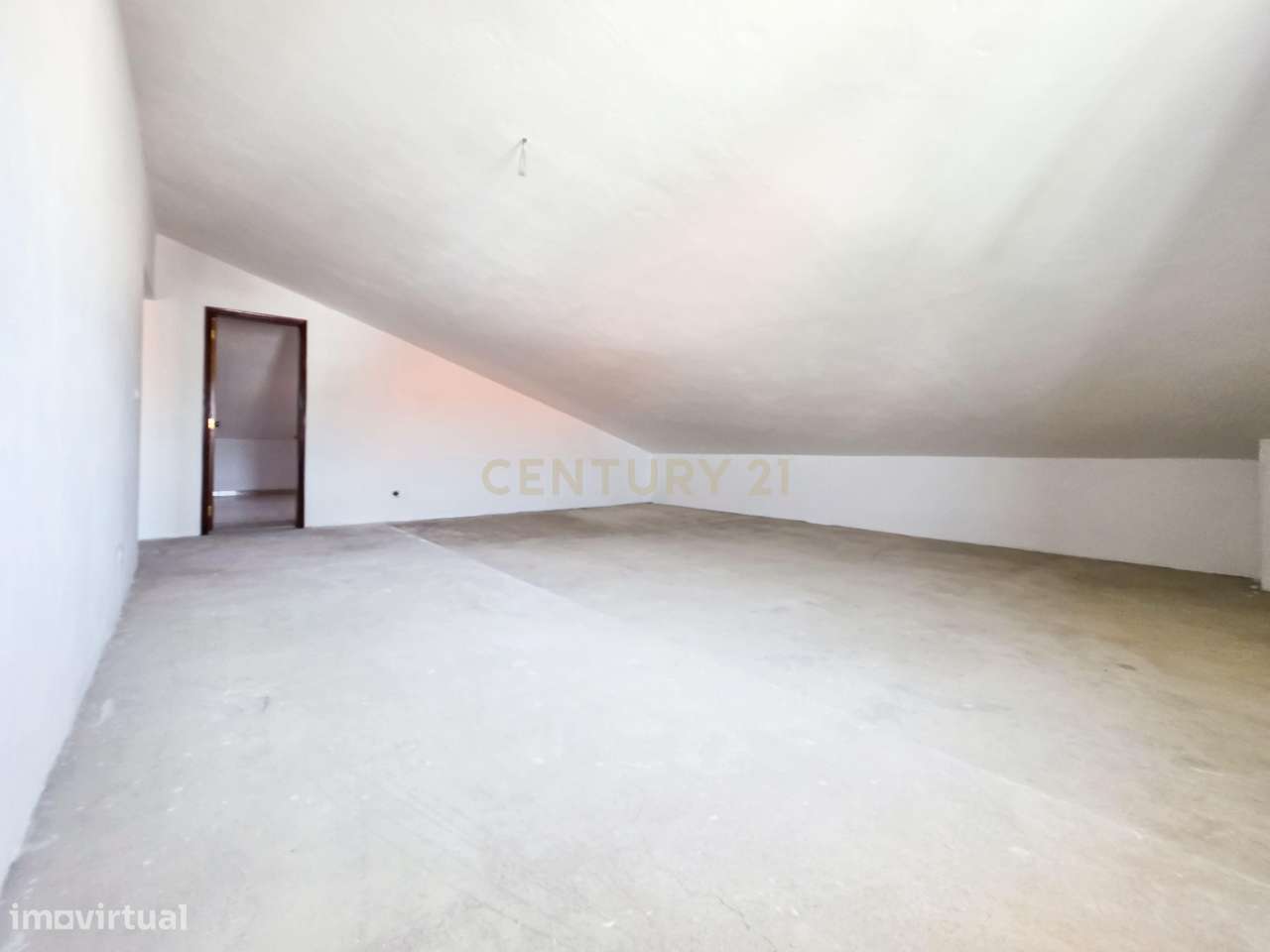 Moradia T3 + Loja em Fernão Ferro, Seixal - Oportunidade Única!-49