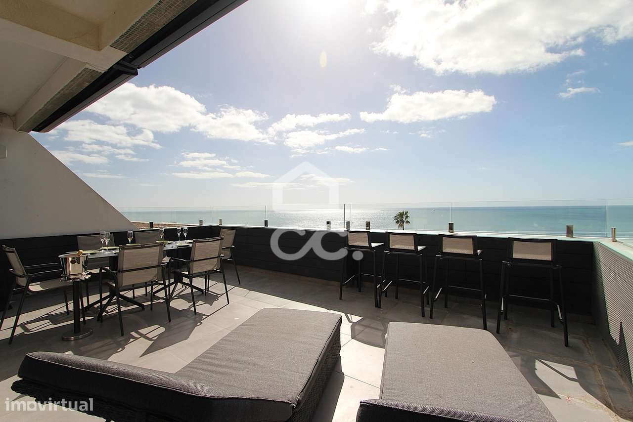 Apartamento T3 Renovado com Vista Mar e Terraço em Armação de Pêra-42