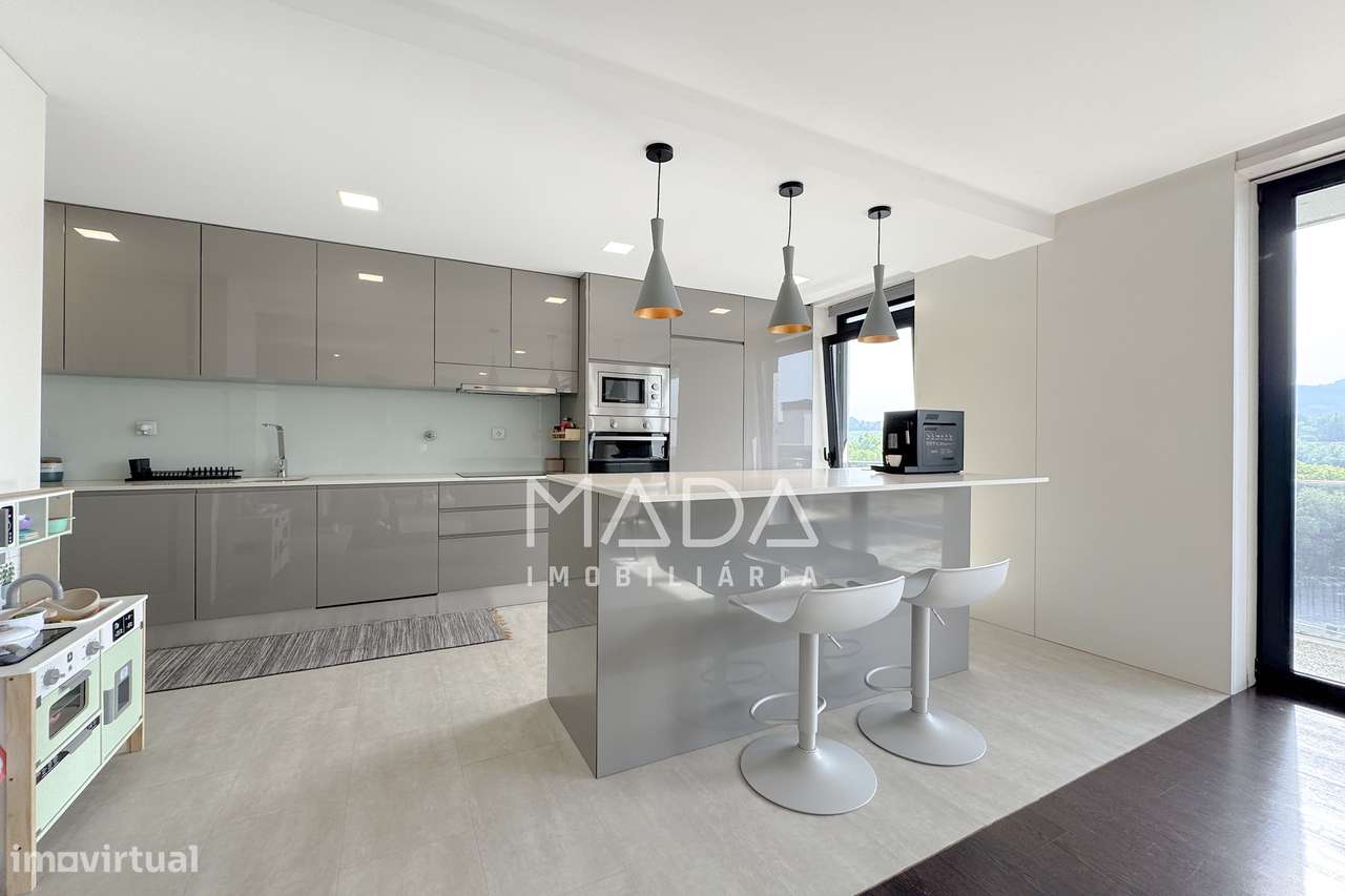 Apart. de luxo T3 (último piso) c/vistas p/Castelo de Guimarães-7