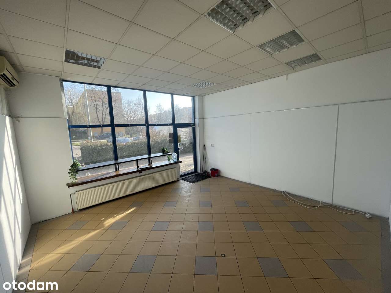 Ul. Poleska lokal handlowo-usługowy, pow. 40,29 m2-0