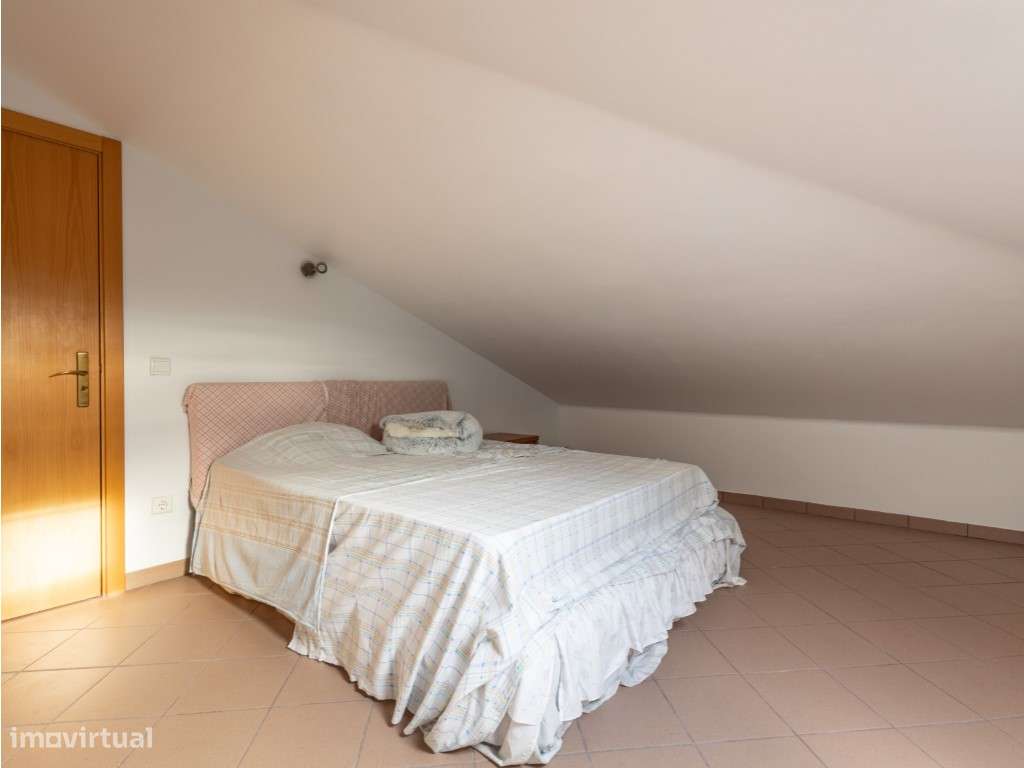 Apartamento T3 com sótão, em Coimbra-9