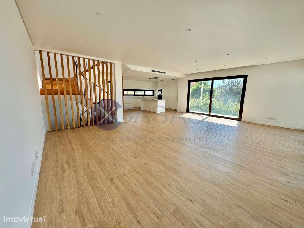 Moradia T3, nova a estrear, situada em Murches.-11