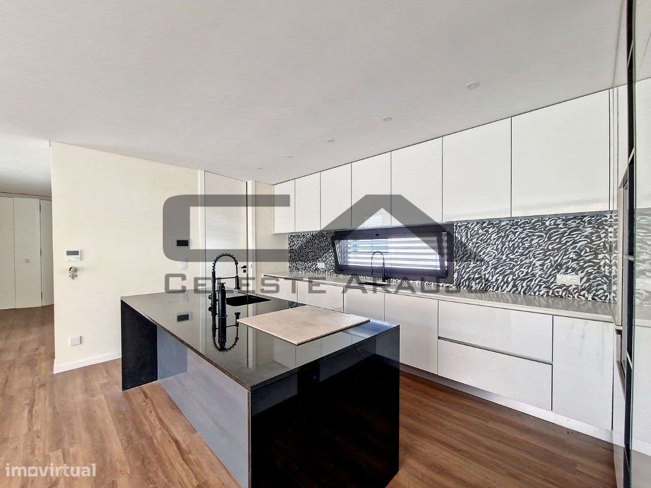 Moradia T4+1 Térrea, com piscina, Rio Meão-13