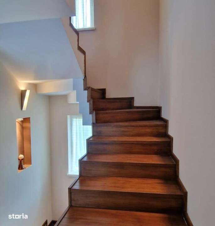 Inchiriere- Casa tip triplex P+1+M in suprafata de 150mp, 2 garaje si - Imagine principală: 4/10