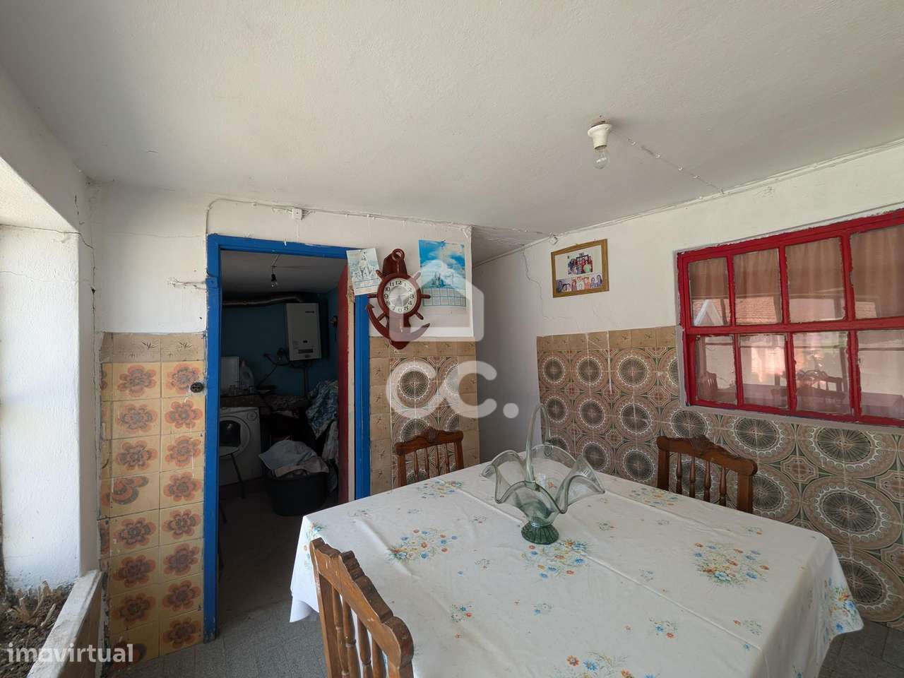 Oportunidade Única: Moradia para Restauro com Grande Potencial-11