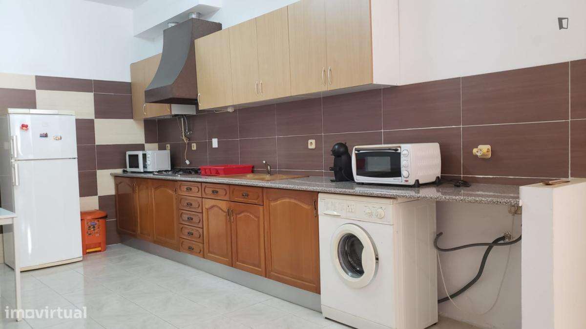 Quarto - localizado em Lumiar Lisbon - Grande imagem: 4/13