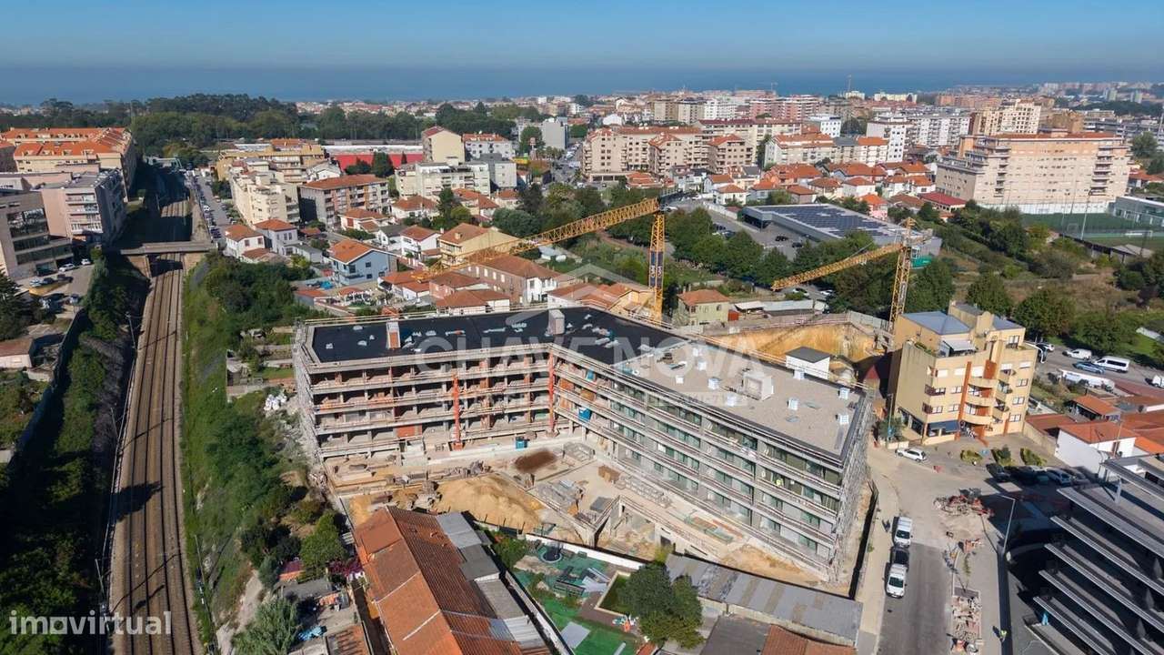 Apartamento T1 Novo c/ Varanda e Garagem - Coimbrões, Gaia-0