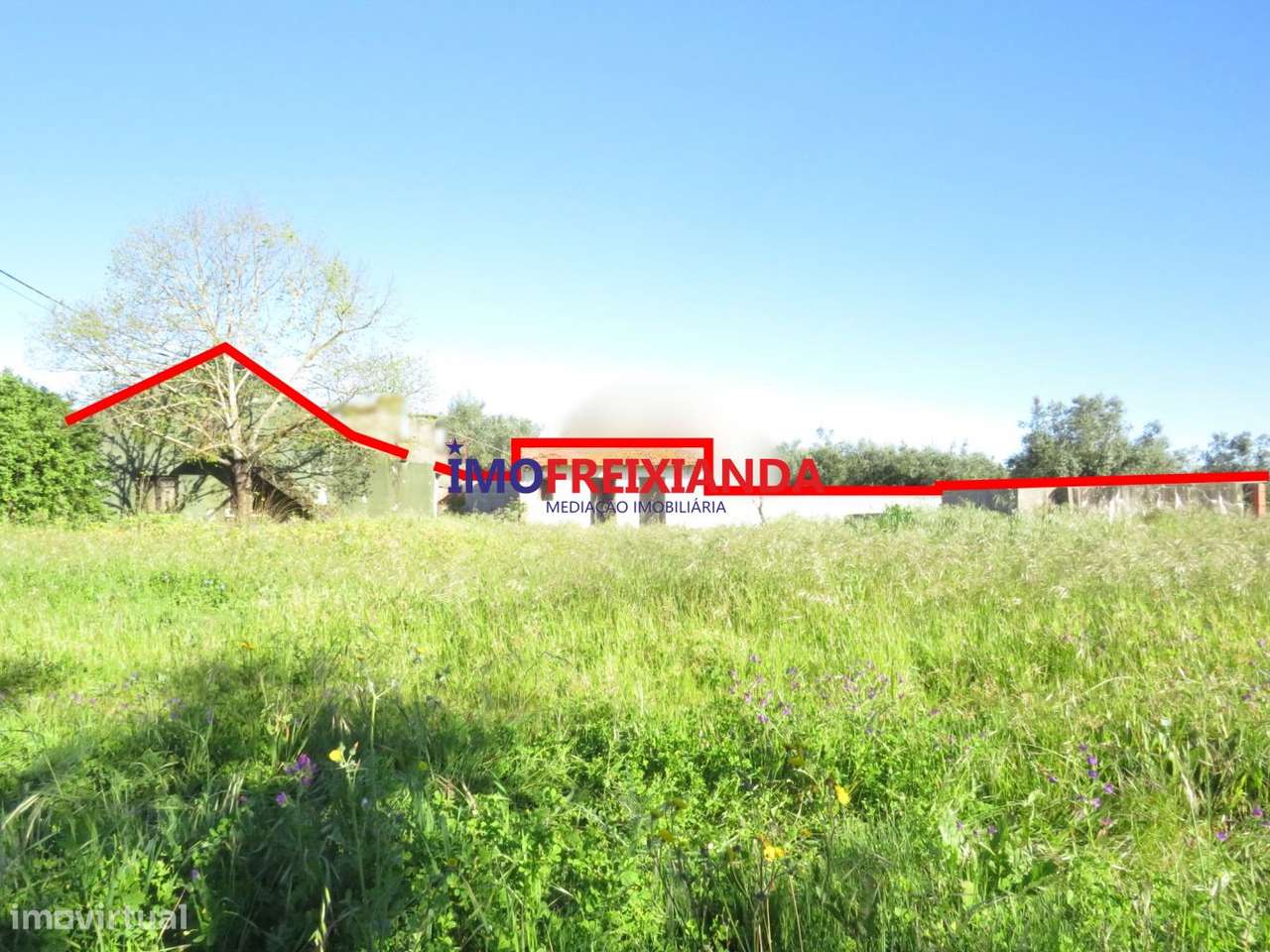 Moradia no centro da Vila da Freixianda-15