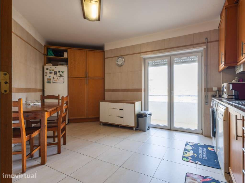 Apartamento T3 com sótão, em Coimbra-1