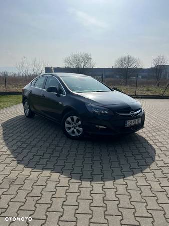 Opel Astra IV 1.4 T Active - 1