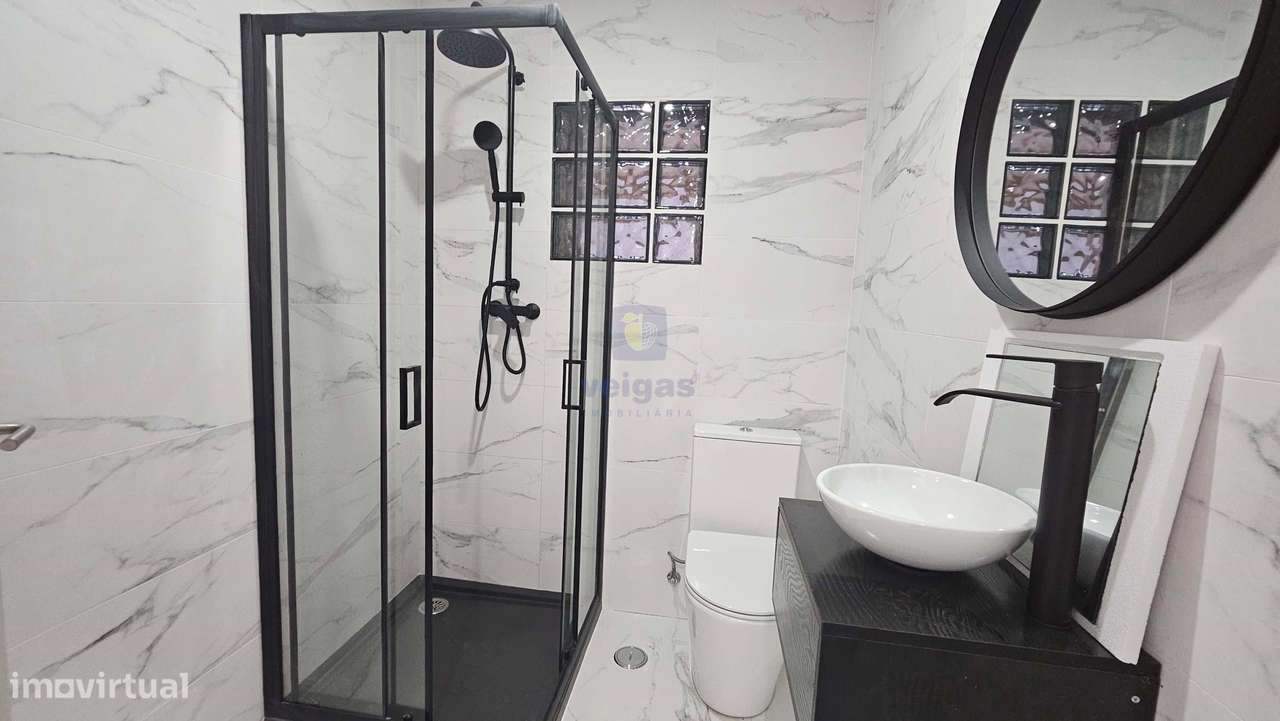 Edifício para Habitação e Comércio - Moradia T3 Renovada c/ Terraço e - Grande imagem: 5/49