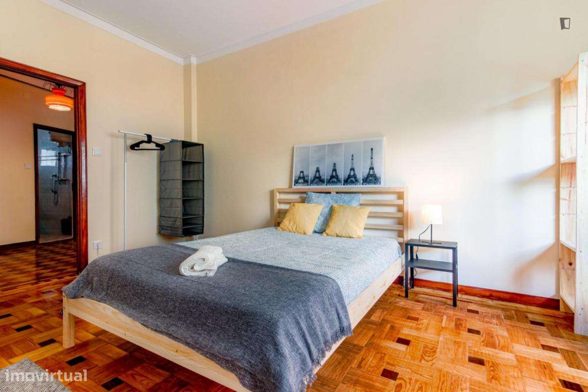 Quarto - localizado em Santo Ildefonso Porto - Grande imagem: 4/10