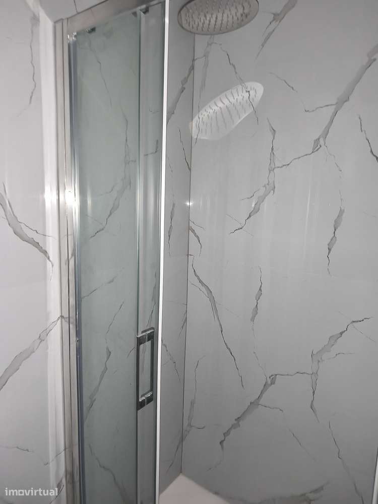 T2 Em Benfica, Totalmente Remodelado, Como Novo, Cozinha Equipada-13