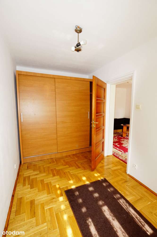 w sąsiedztwie centrum/spokojna okolica-7