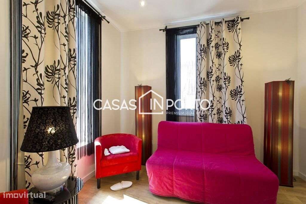 Moradia T4 de Traça Antiga Renovado com Licença AL-15