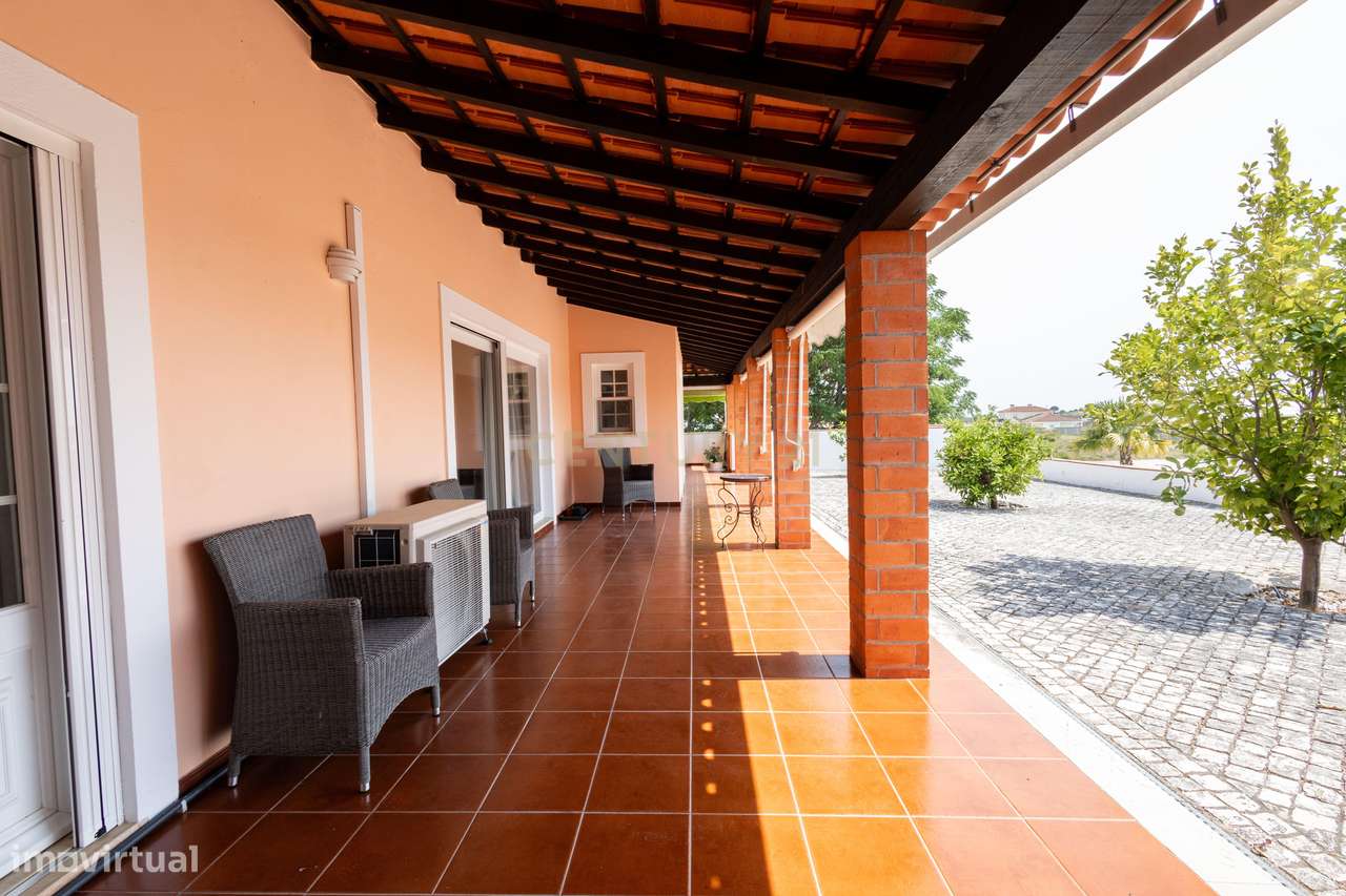 Propriedade Única com Piscina, Lago e Produção de Azeite-44
