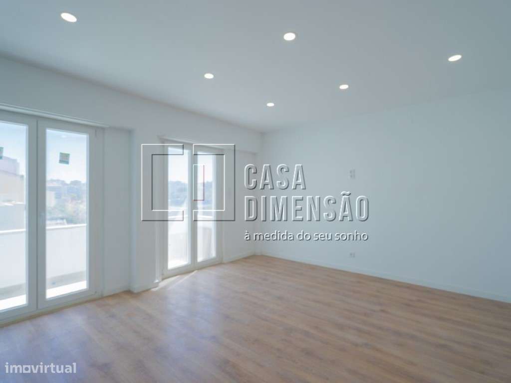 Apartamento de tipologia T3 com varandas em Benfica!! - Grande imagem: 3/32