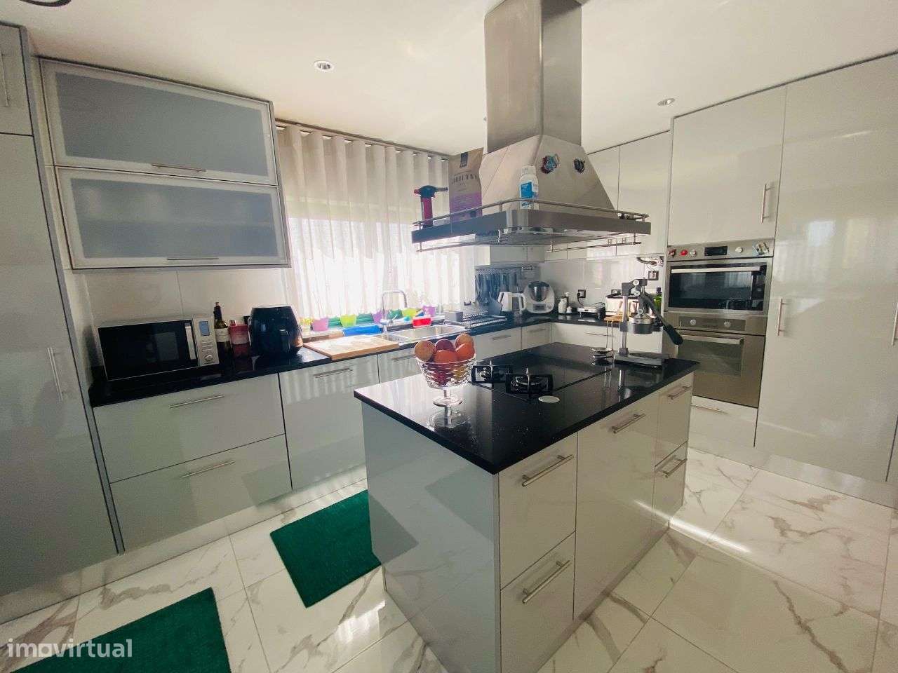 Moradia T4 com grande garagem e jardim - perto da praia-11