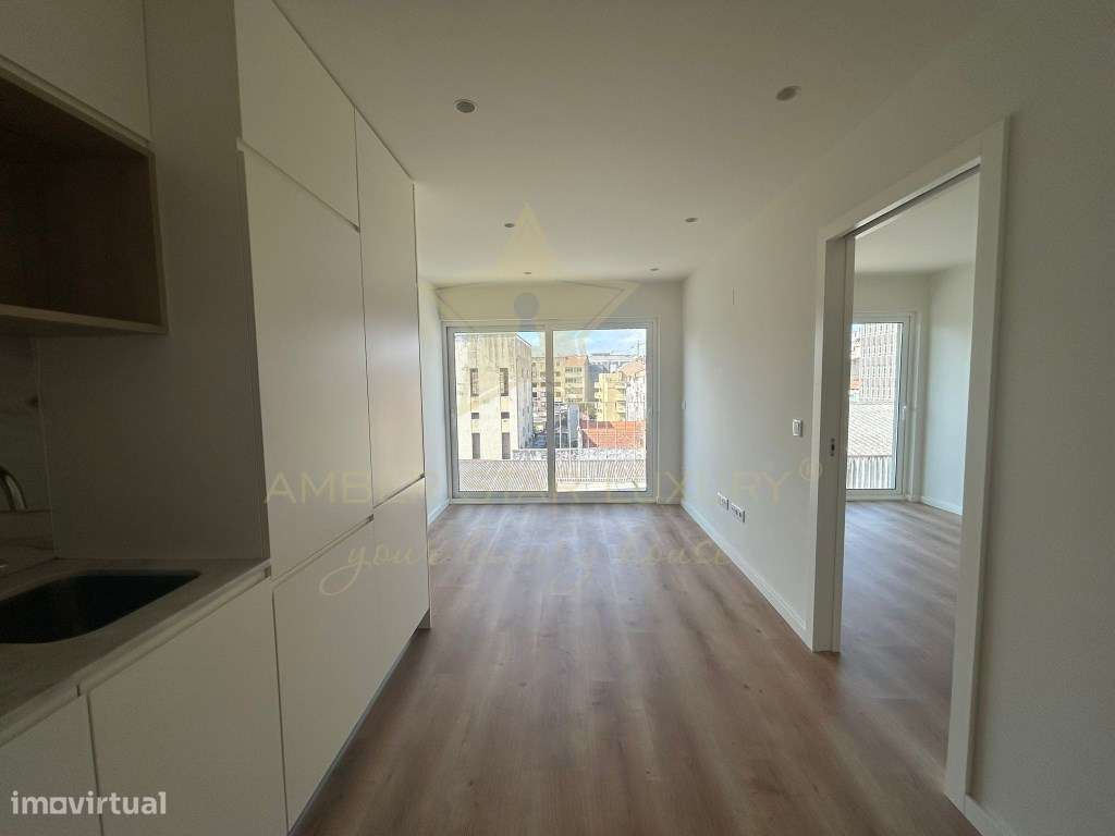 Apartamento T1 com lugar de garagem a 300 metros da Estação do Metr... - Grande imagem: 1/11