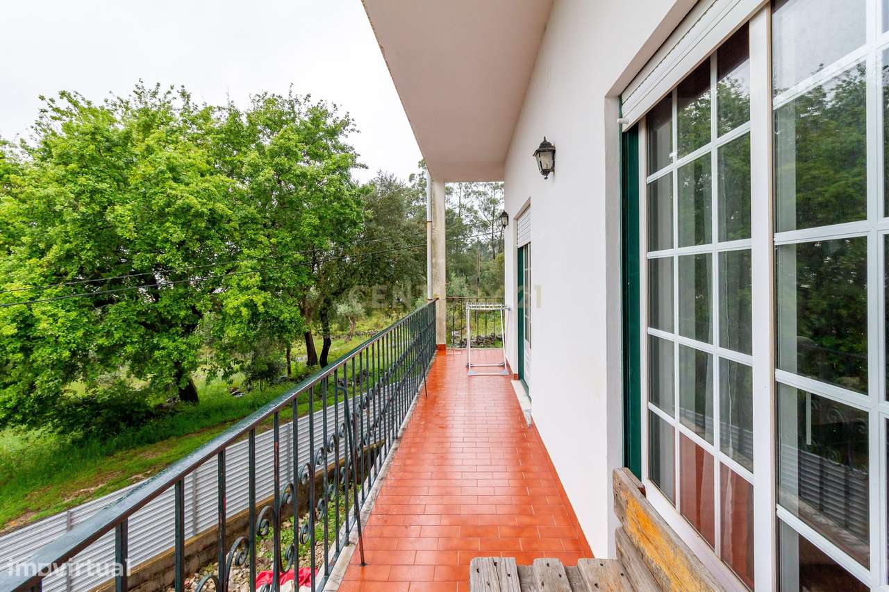 Prédio com 2 apartamentos+garagem+terreno-36