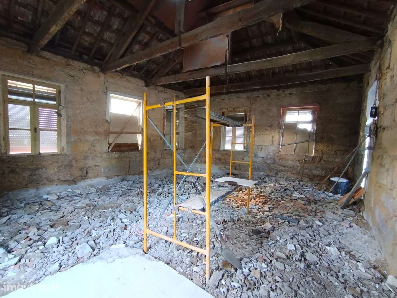 Moradia com Projeto Aprovado p/ T4 | Matosinhos | Elevado Potencial de - Grande imagem: 4/24