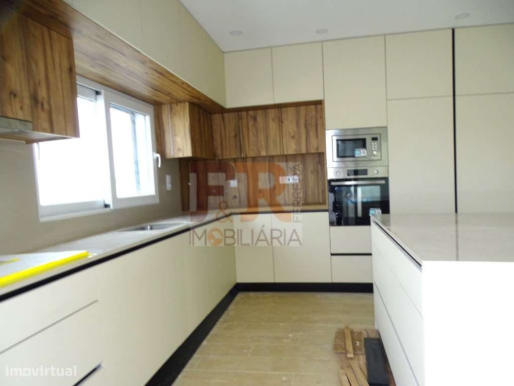 Moradia Isolada Térrea T4 com Garagem - Quinta do Anjo Palmela-24