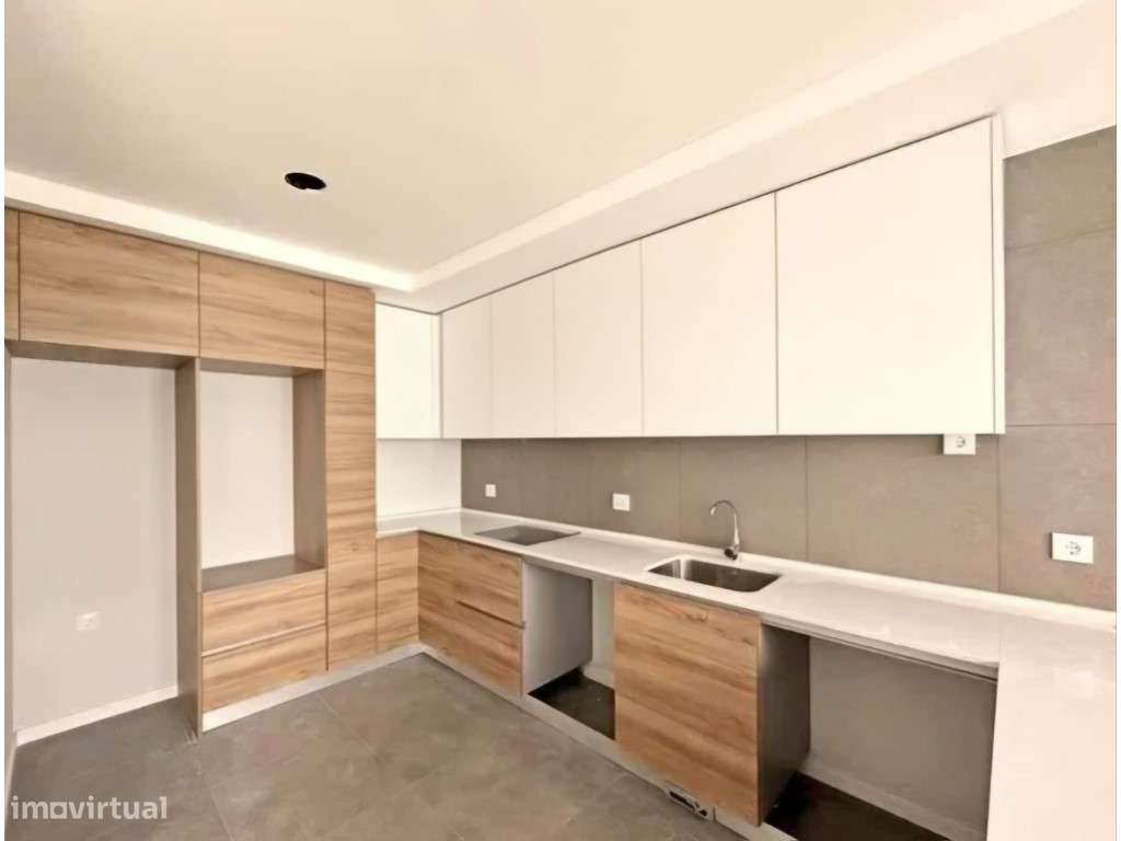 MORADIA T4 EM FERNÃO FERRO - NOVA (COM PISCINA)-8