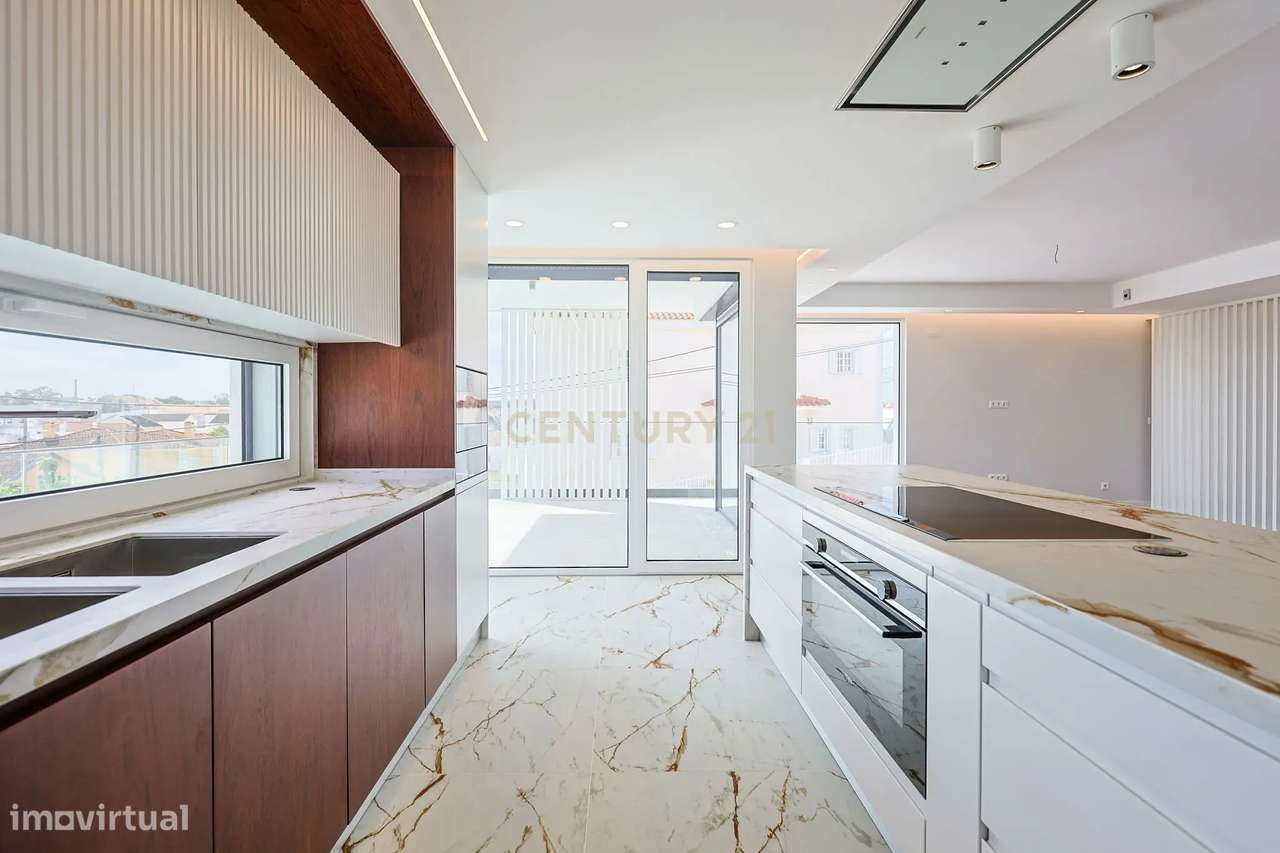 Moradia T5 com Piscina e Domótica - Nova Construção na Charneca da Cap-11