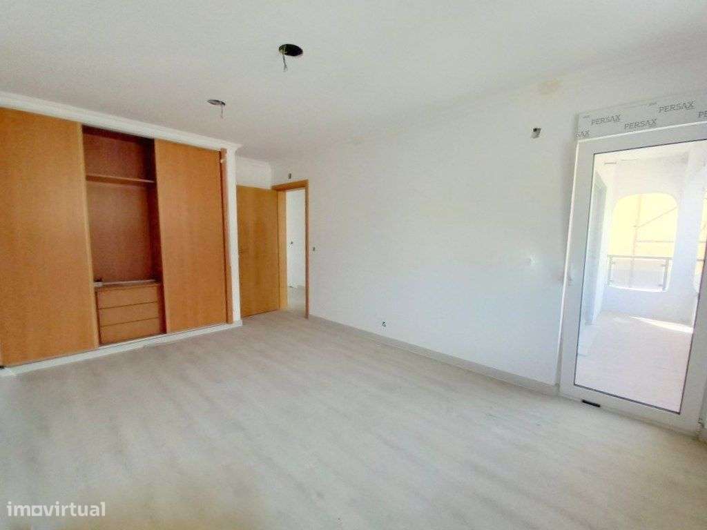 Vivenda Remodelada em Foros de Amora-11