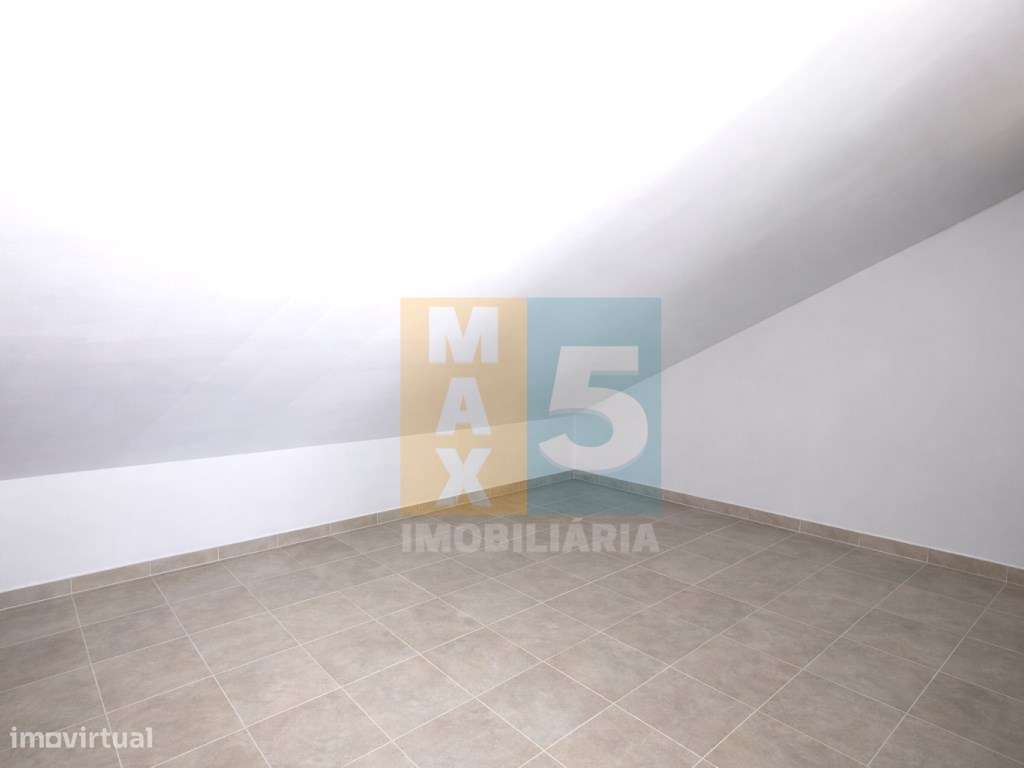 Moradia com 2 terraços em zona calma - Montijo-40