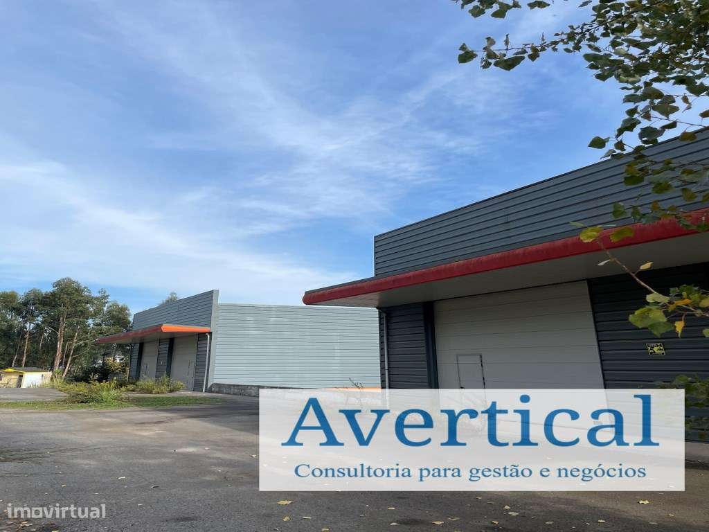 Condomínio com 16 armazéns-11