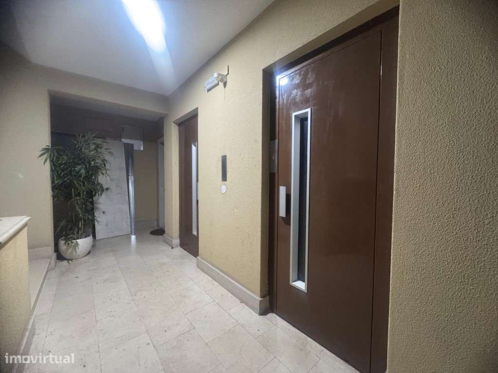 APARTAMENTO T3 - NA RUA CORREIA GARÇÃO - ODIVELAS-35