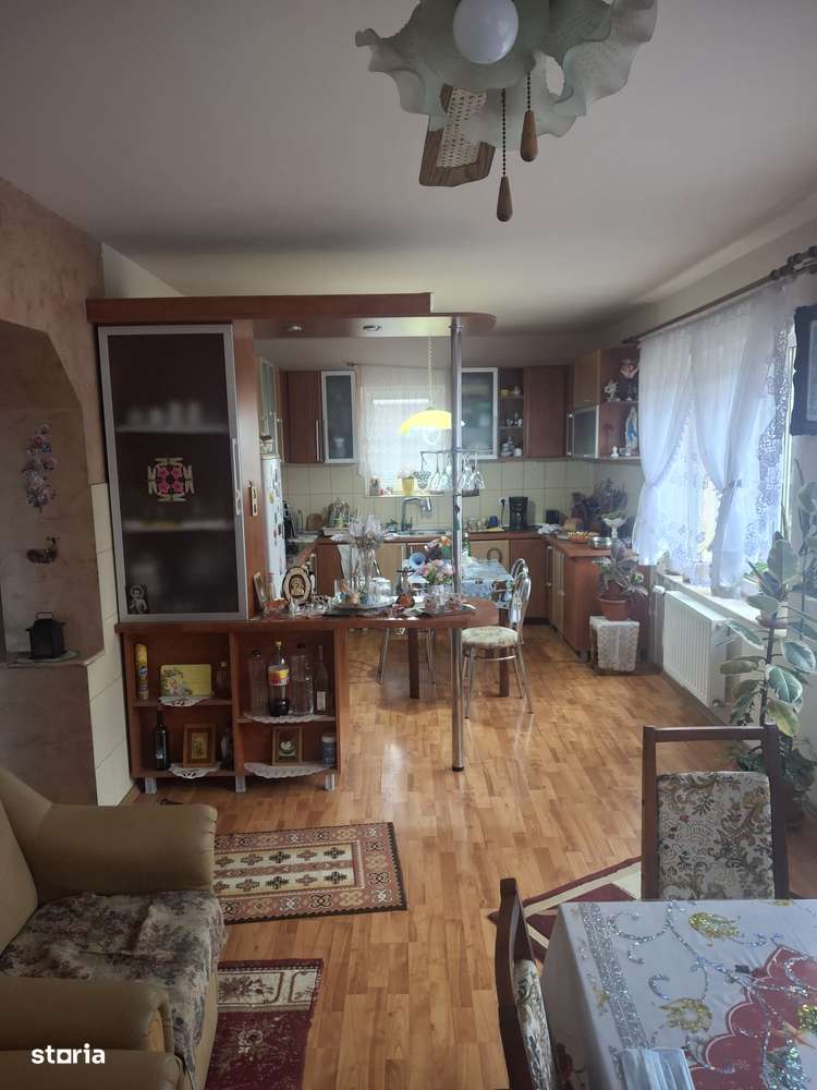 Casă in sangeorgiu de mures , garaj și mansardă utilizabilă - Imagine principală: 5/15