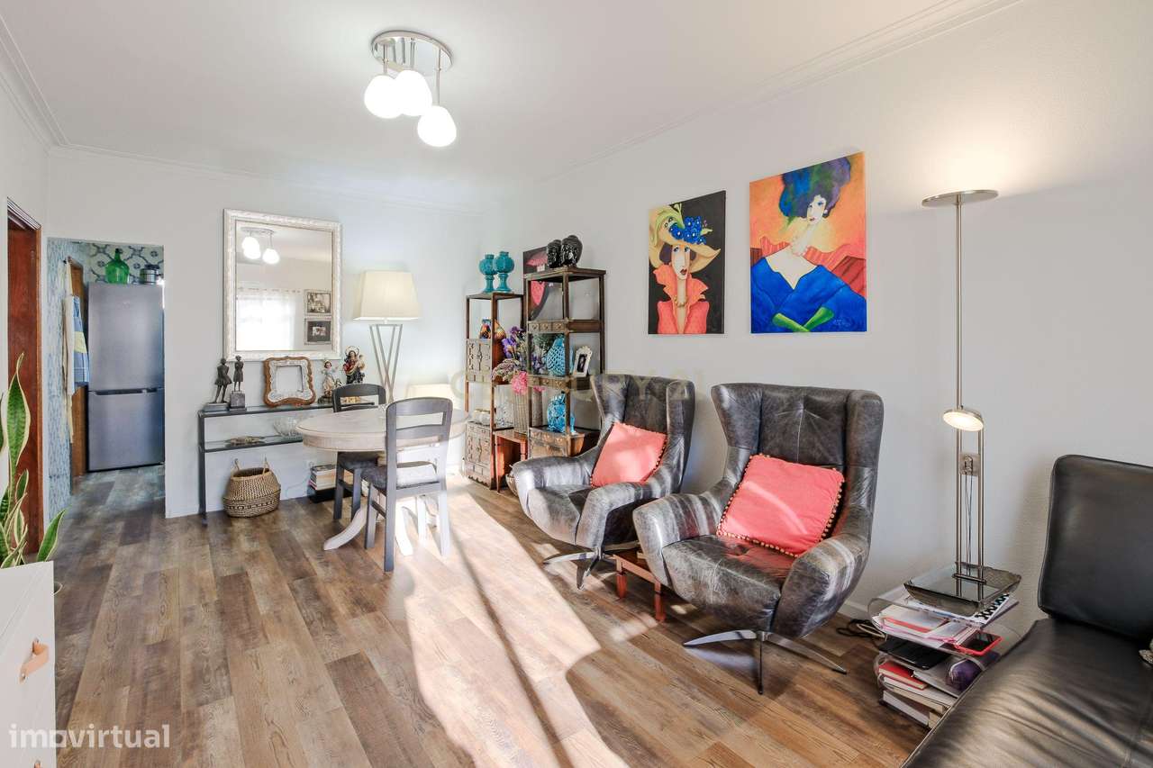 Encantador T1 na Linha de Cascais a 7 minutos a pé da praia com lugar - Grande imagem: 4/19