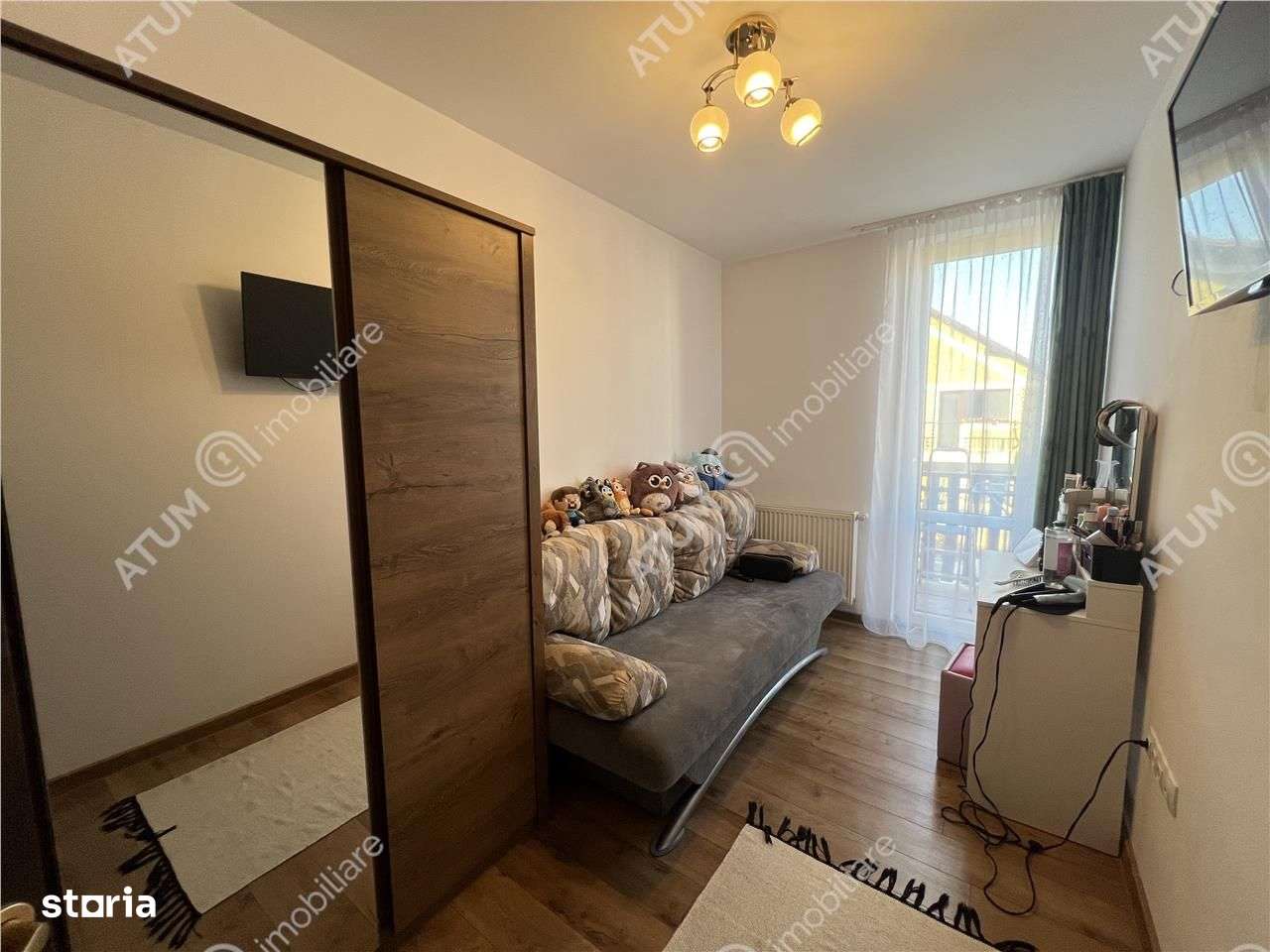 Casa cu 4 camere 2 bai si curte proprie in zona Arhitectilor-5