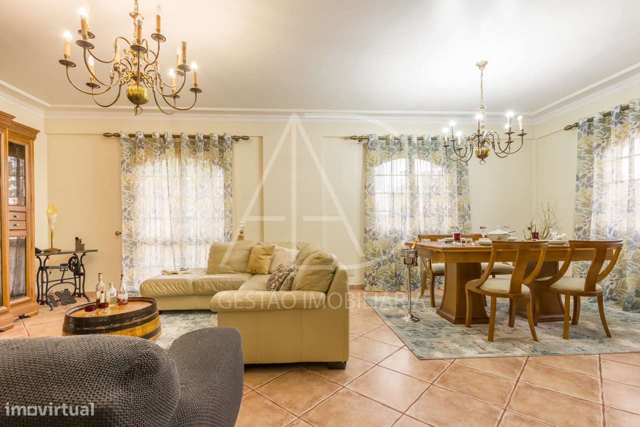 MORADIA T5+1 EM SANTO ANDRÉ, BARREIRO-14