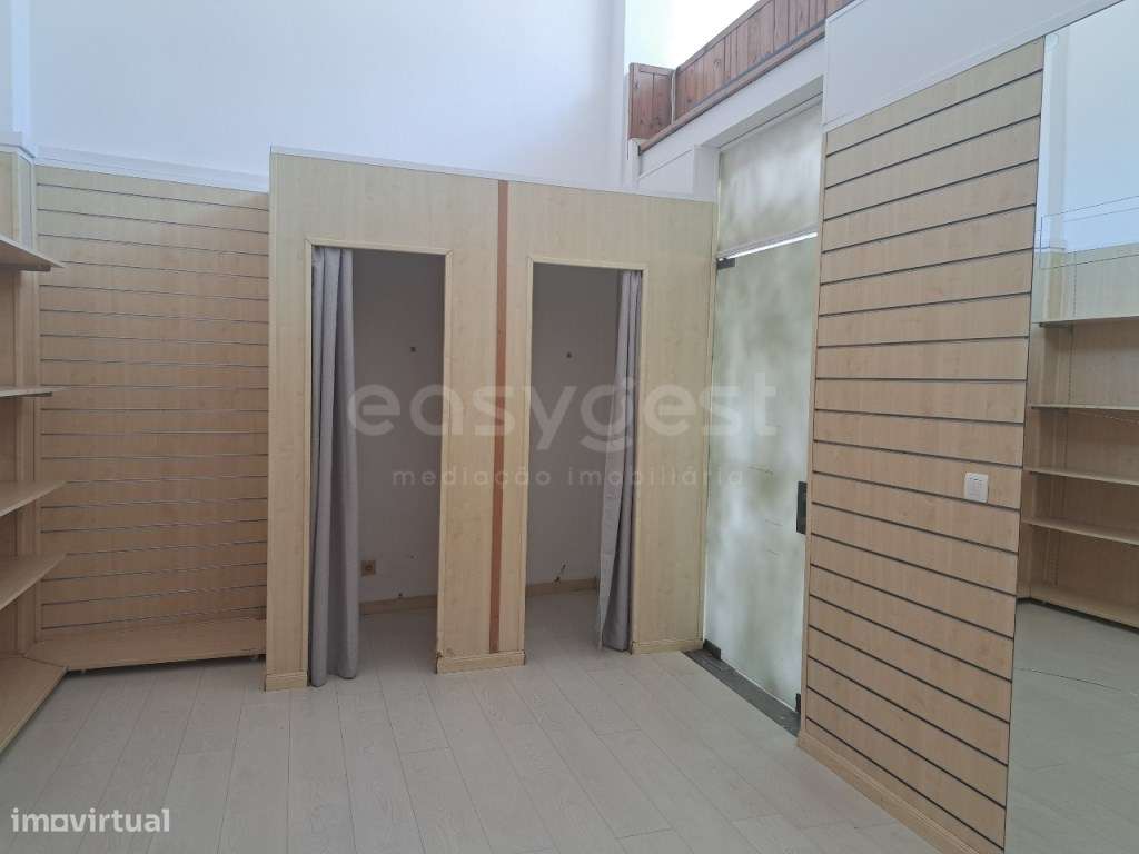 Loja Comercial no Centro da Cidade de Beja com ótimas áreas - Grande imagem: 4/14