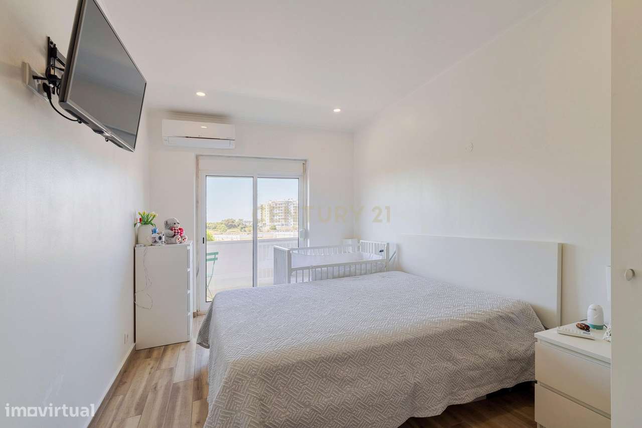 Apartamento T3 com varanda  no Feijó-19