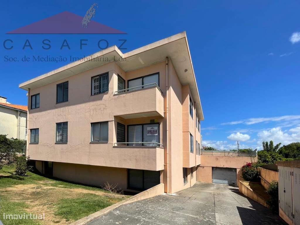 Venda Apartamento T2 em ótimo estado na Rua Lidador-34